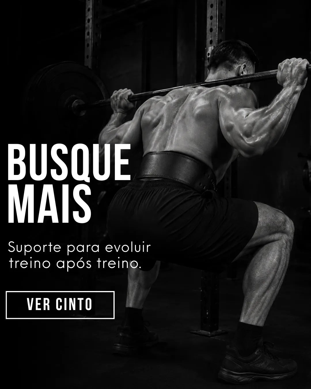 Atleta usando cinturão para agachamento durante exercício com barra
