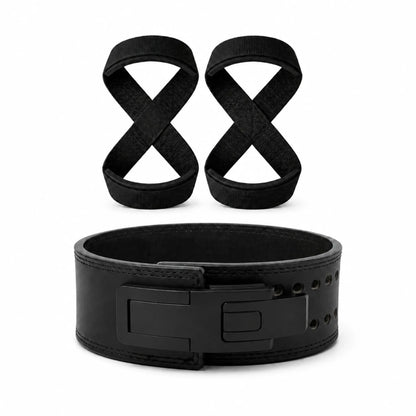 Kit Terra com par de Strap 8 e cinturão para agachamento pretos sobre fundo branco.