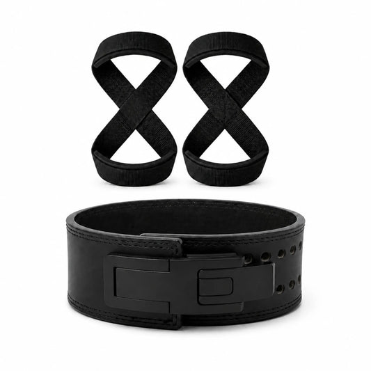 Kit Terra com par de Strap 8 e cinturão para agachamento pretos sobre fundo branco.