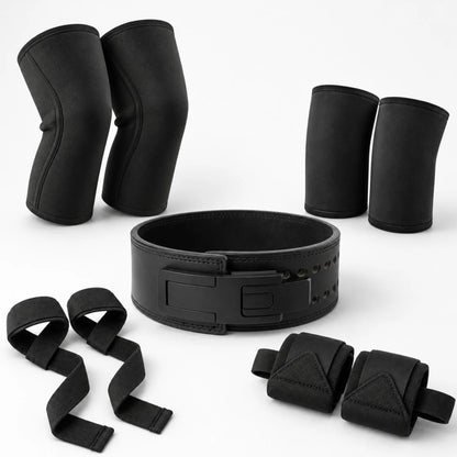 Kit Total Essencial completo com cinturão para agachamento, joelheiras, cotoveleiras, faixas de pulso e strap em um fundo branco