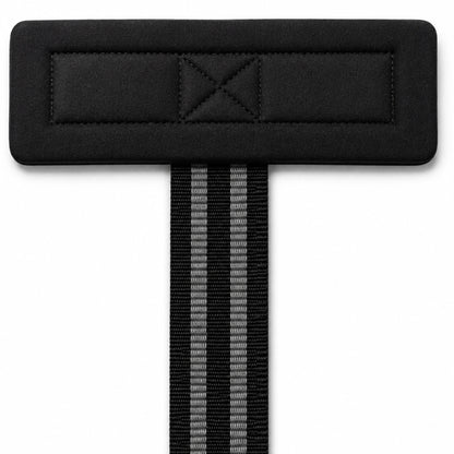 Detalhe do acolchoamento interno e das costuras da munhequeira com strap