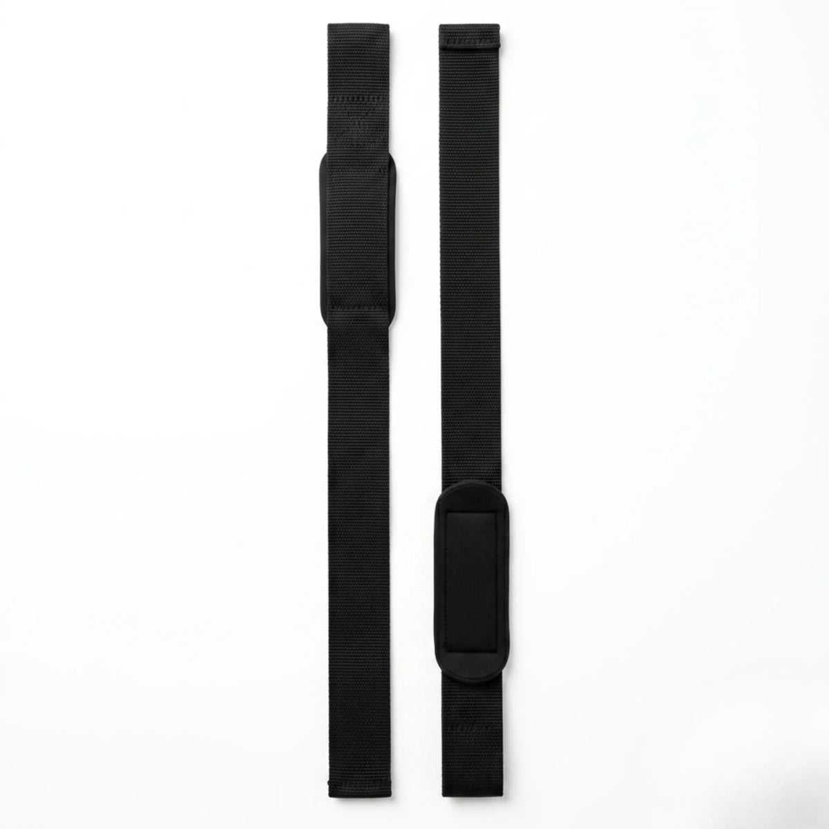 Par de straps para academia na cor preta, em vista frontal vertical, com alça longa e apoio acolchoado para o punho.